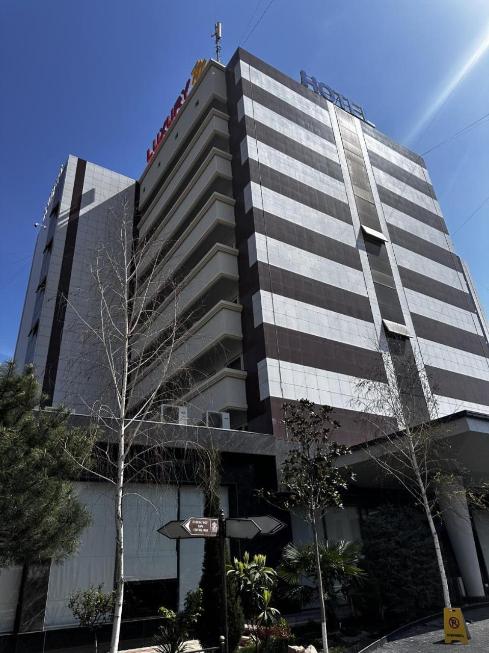 Ziyorat Luxury Hotel Fergana Zewnętrze zdjęcie